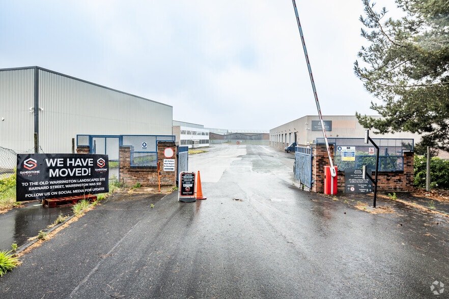 Folly Ln, Warrington to rent - Building Photo - Image 2 of 2