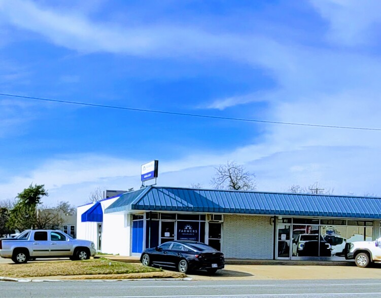 1101 SW E Ave, Lawton, OK for rent - Primary Photo - Image 1 of 9