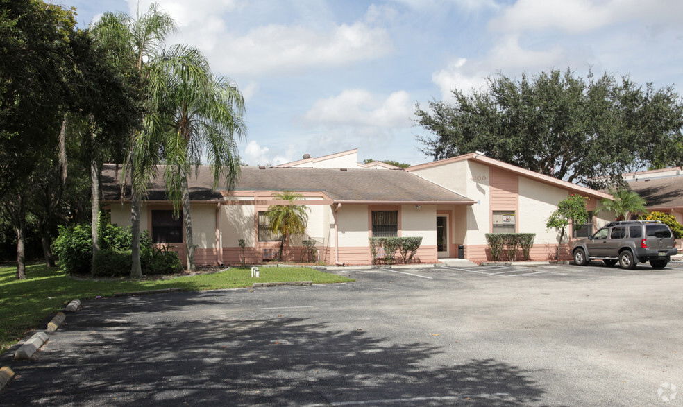 4100 Evans Ave, Fort Myers, FL for sale - Primary Photo - Image 1 of 32