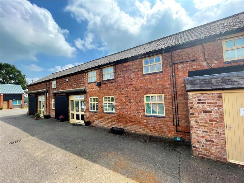 100 Wellingborough Rd, Ecton to rent - Building Photo - Image 3 of 18