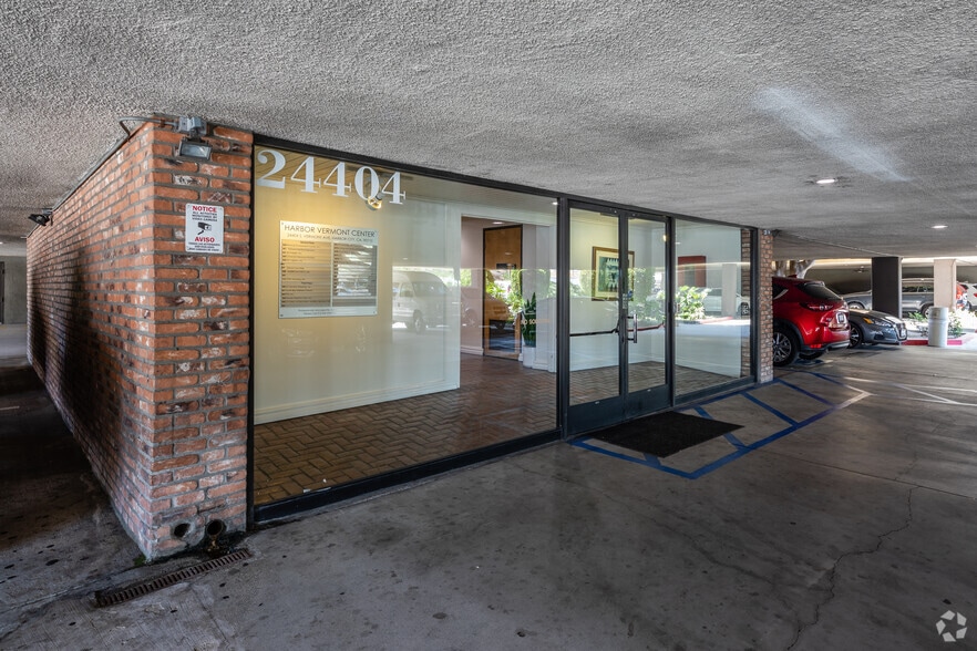 24404 S Vermont Ave, Harbor City, CA for rent - Building Photo - Image 3 of 9