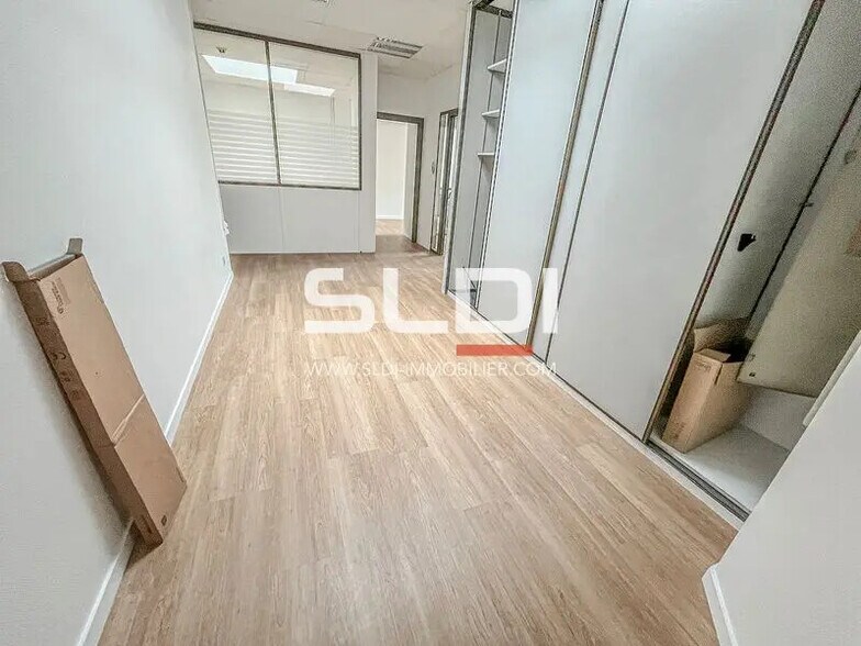 13-19 Rue Jean Bourgey, Villeurbanne to rent - Interior Photo - Image 2 of 15
