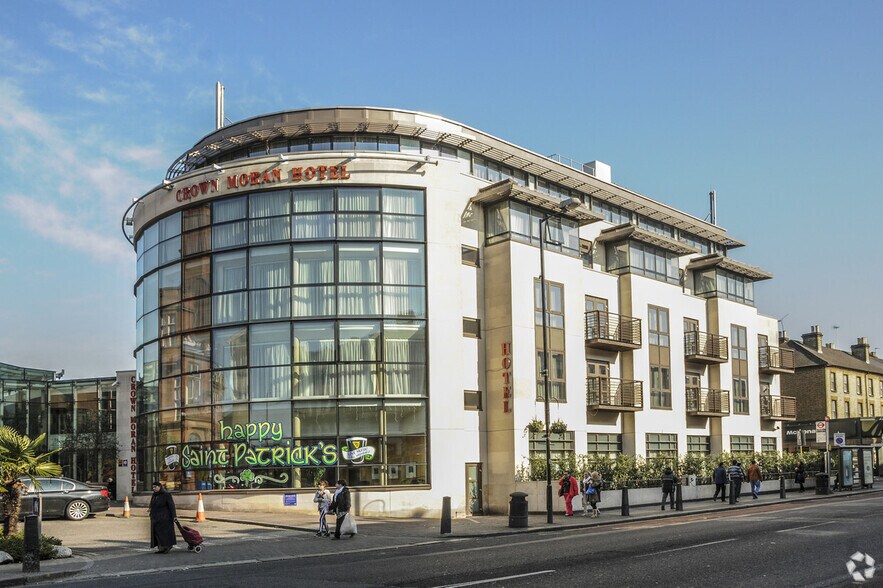 142-152 Cricklewood Broa, London for sale - Primary Photo - Image 1 of 1