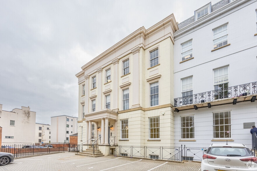 Rodney Rd, Cheltenham to rent - Building Photo - Image 3 of 3