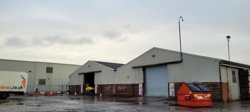 Abbots Rd, Falkirk to rent - Primary Photo - Image 1 of 1