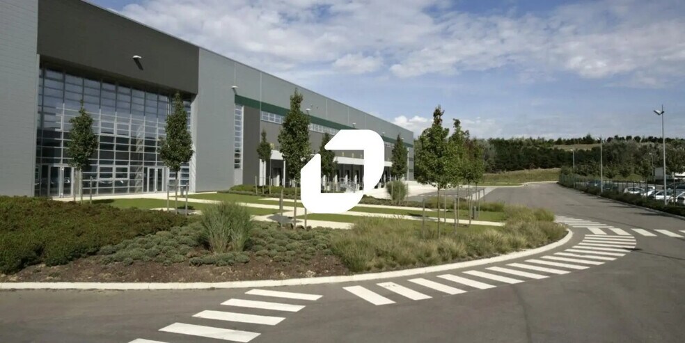 2000 Ferme De Chanteloup, Moissy-Cramayel to rent - Building Photo - Image 3 of 5