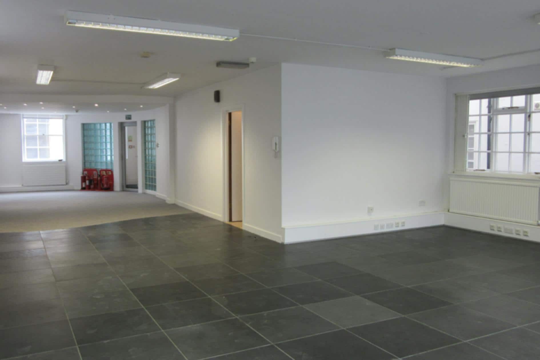 119-120 High St, Windsor to rent Building Photo- Image 1 of 1