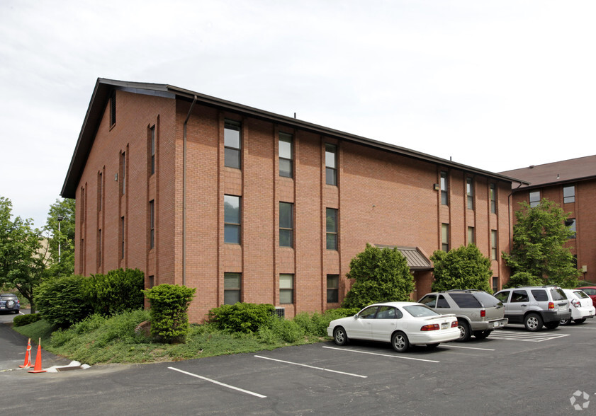 100-111 McKnight Park Dr, Pittsburgh, PA for sale - Building Photo - Image 1 of 15