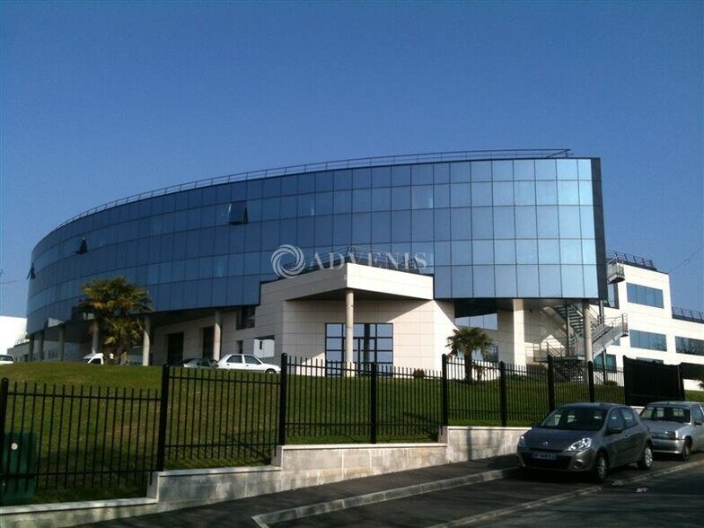 Office in Bry-sur-Marne to rent - Building Photo - Image 1 of 5