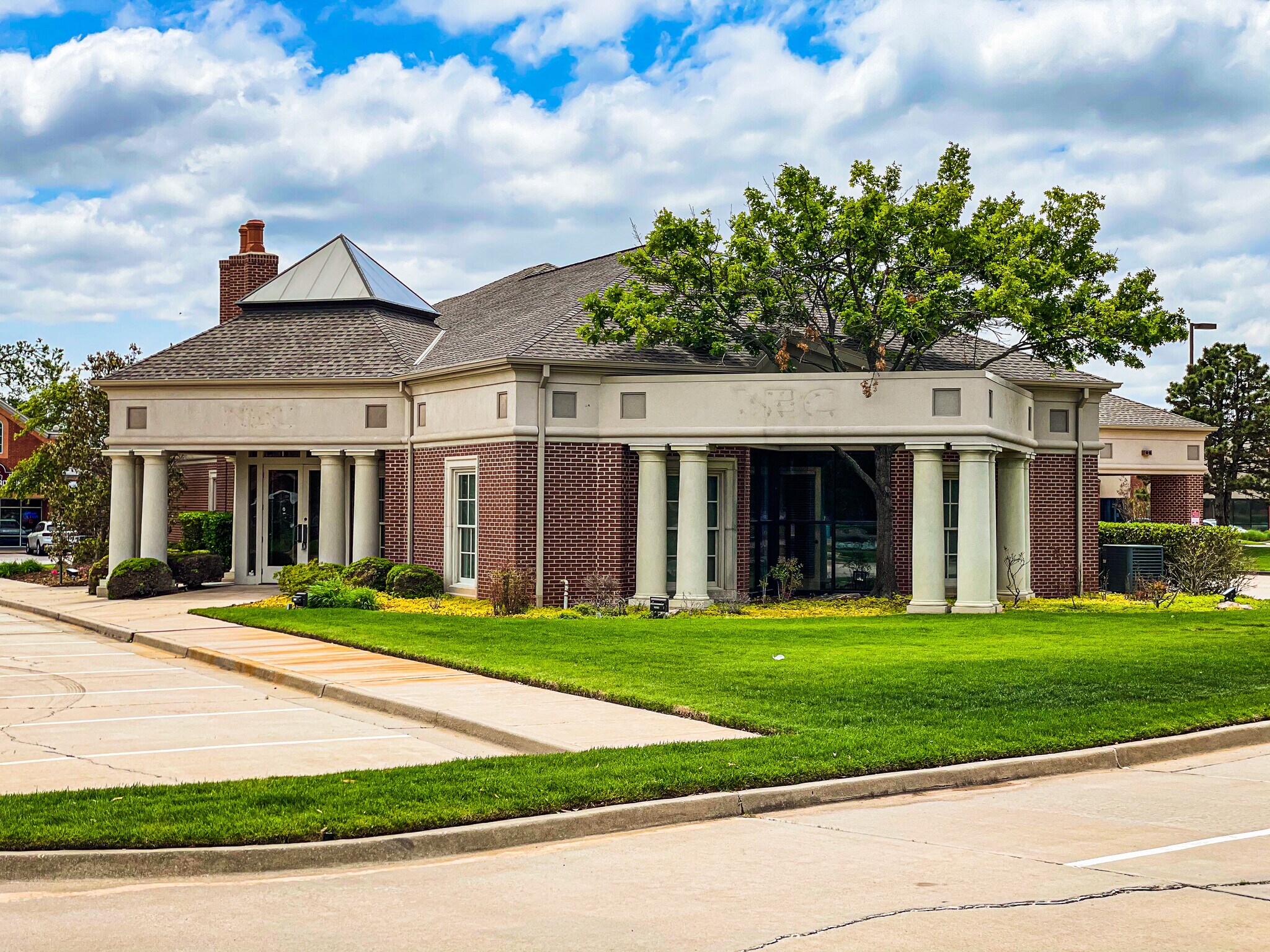 2800 NW Grand Blvd, Oklahoma City, OK to rent Building Photo- Image 1 of 2