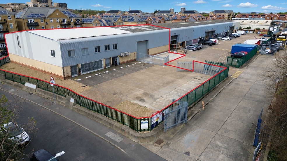 Slade Green Rd, Erith to rent - Building Photo - Image 2 of 10