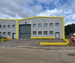 Cody Rd, London to rent Interior Photo- Image 2 of 6