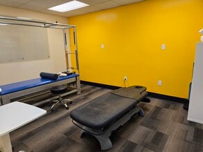 74 Lono Ave, Kahului, HI to rent Building Photo- Image 1 of 11