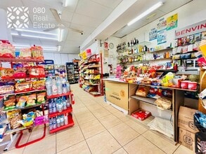 Retail in L'Hospitalet de Llobregat, Barcelona to rent Interior Photo- Image 2 of 8