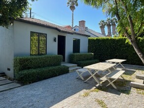 860 Brooks Ave, Venice, CA for rent Building Photo- Image 1 of 12