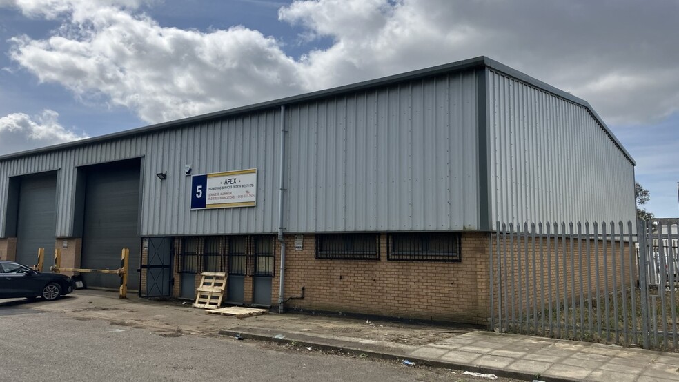 Lipton Clos, Bootle for rent - Building Photo - Image 1 of 2