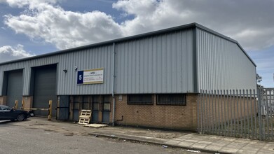 Lipton Clos, Bootle for rent Building Photo- Image 1 of 3