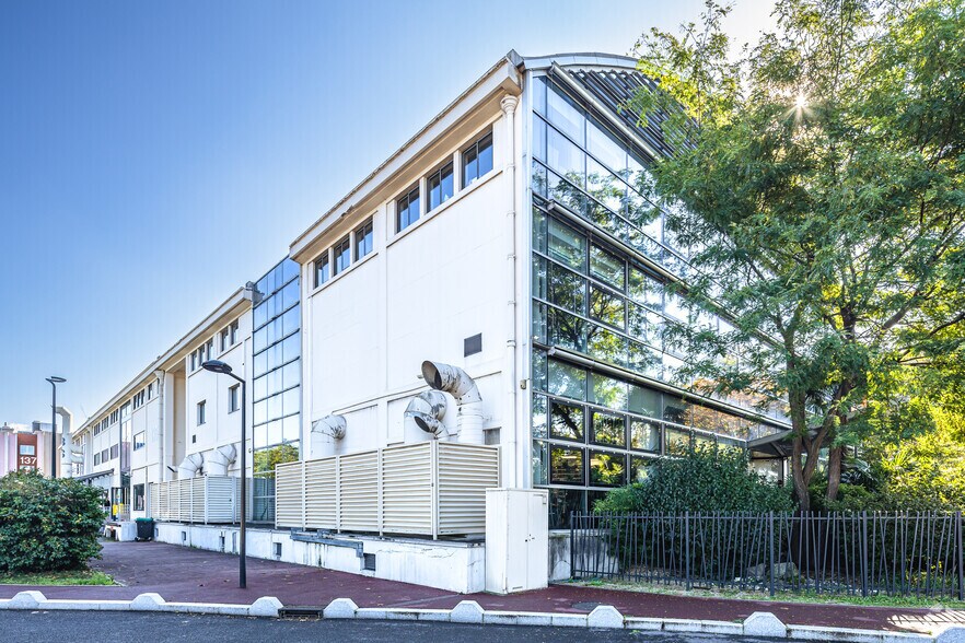 8 Avenue Des Arrimeurs, Saint-Denis to rent - Building Photo - Image 3 of 3