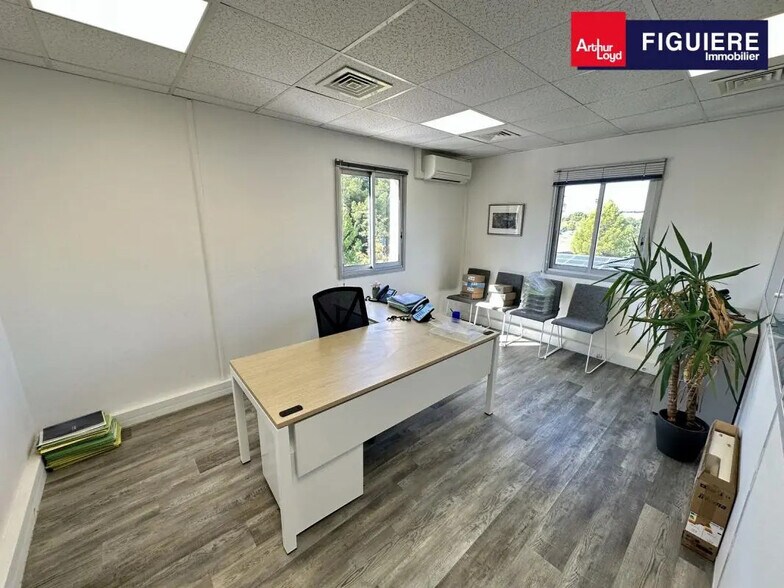 Office in Vitrolles to rent - Interior Photo - Image 2 of 9