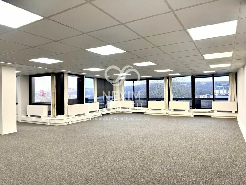 Office in Saint-Cloud to rent - Building Photo - Image 3 of 8