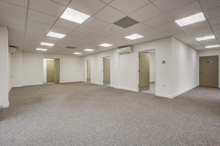 16-17 Broomfield Rd, Colchester to rent - Building Photo - Image 3 of 15