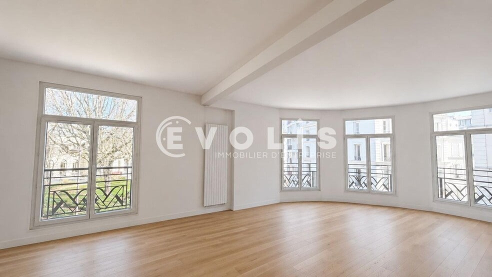 Office in Paris for sale - Interior Photo - Image 3 of 12