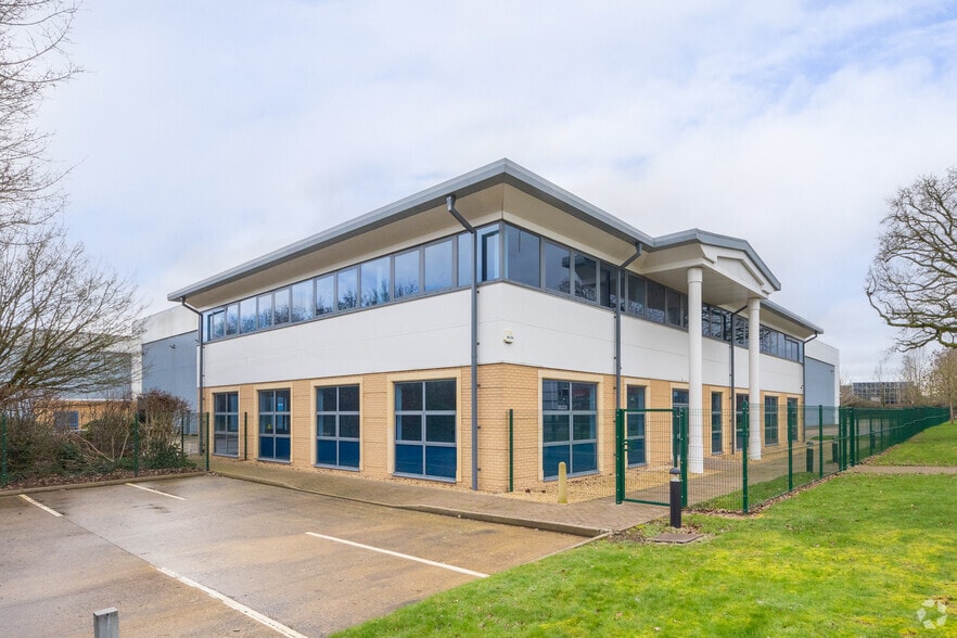 Cosford Ln, Rugby to rent - Building Photo - Image 2 of 18