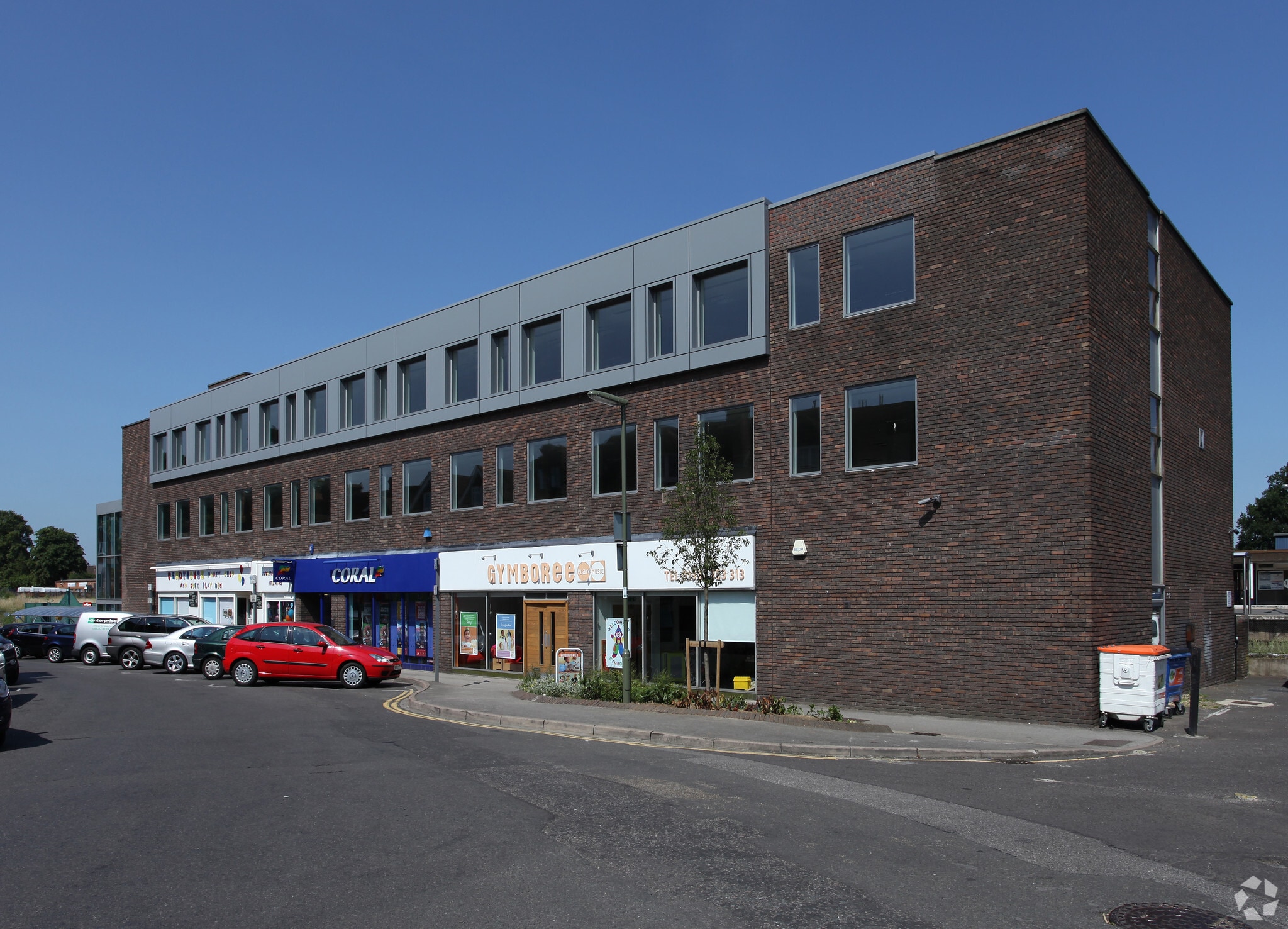 42-45 Station Appr, West Byfleet for sale Primary Photo- Image 1 of 1