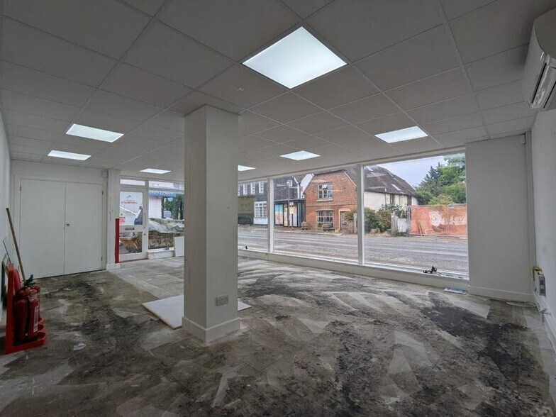 High St, Woking to rent - Building Photo - Image 2 of 3