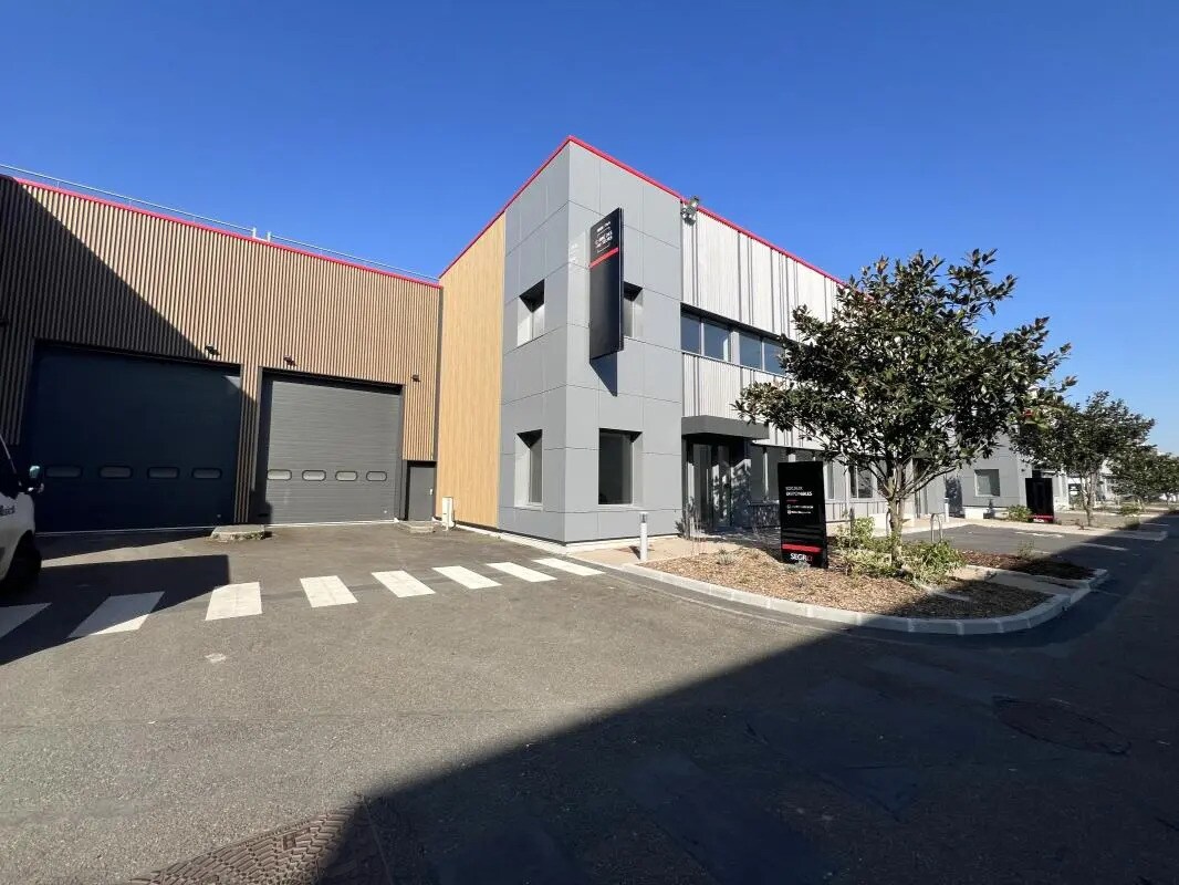 157 Avenue Charles Floquet, Le Blanc-Mesnil to rent Building Photo- Image 1 of 7