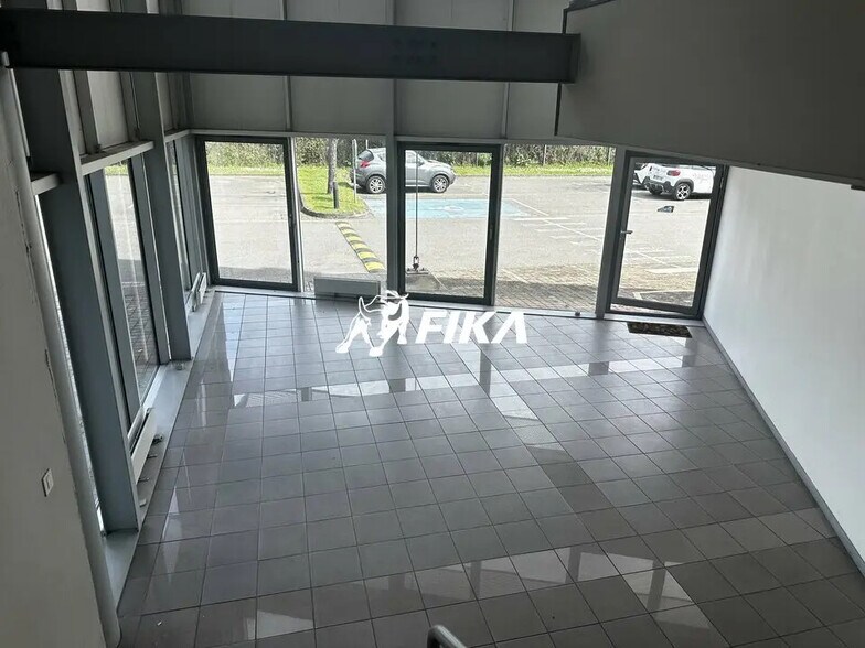 Light Industrial in Toulouse to rent - Lobby - Image 3 of 17