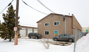 15821 116th Ave NW, Edmonton, AB for rent Primary Photo- Image 1 of 3