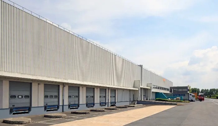 Industrial in Compans to rent Building Photo- Image 1 of 18