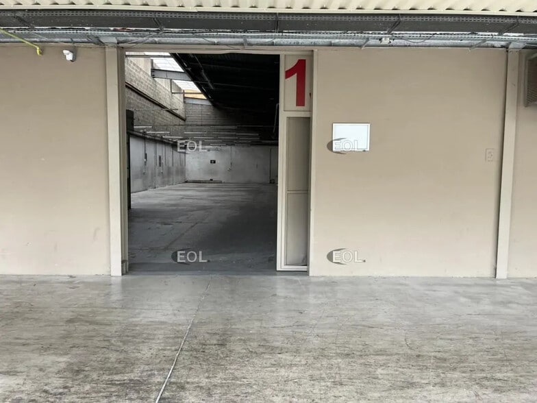 Light Industrial in Pontoise to rent - Interior Photo - Image 2 of 5