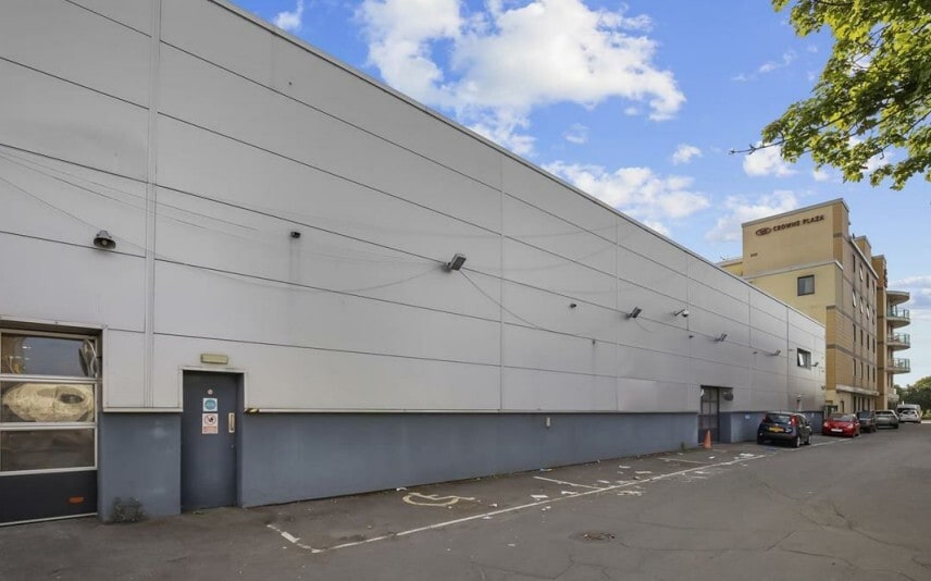 Portsmouth Rd, Surbiton to rent - Building Photo - Image 3 of 3