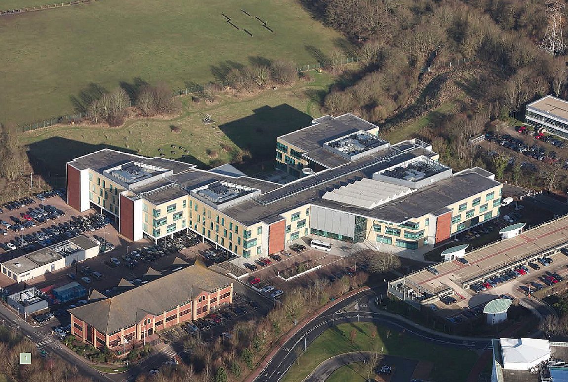 Springfield Dr, Leatherhead to rent Primary Photo- Image 1 of 26