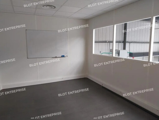 Location Entrepôt 1 012 m²