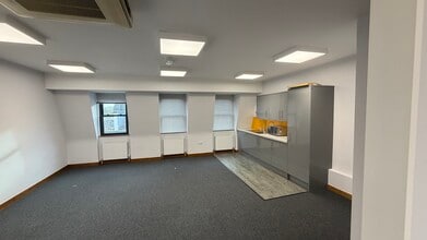 51 St Georges Rd, London to rent Interior Photo- Image 2 of 2