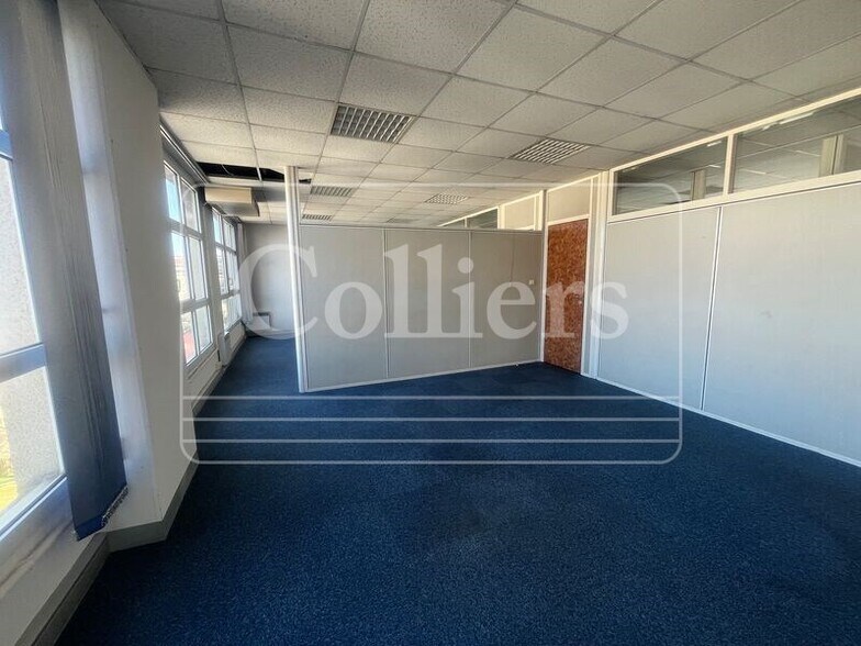 Office in Marseille to rent - Building Photo - Image 2 of 5