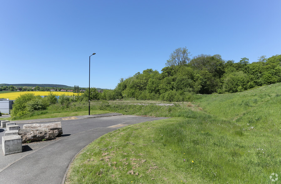 Smithy Wood Dr, Chapeltown for rent - Building Photo - Image 2 of 3