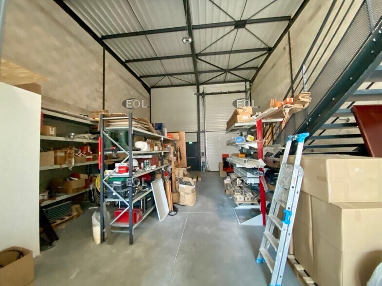 Light Industrial in La Ciotat to rent - Interior Photo - Image 3 of 5