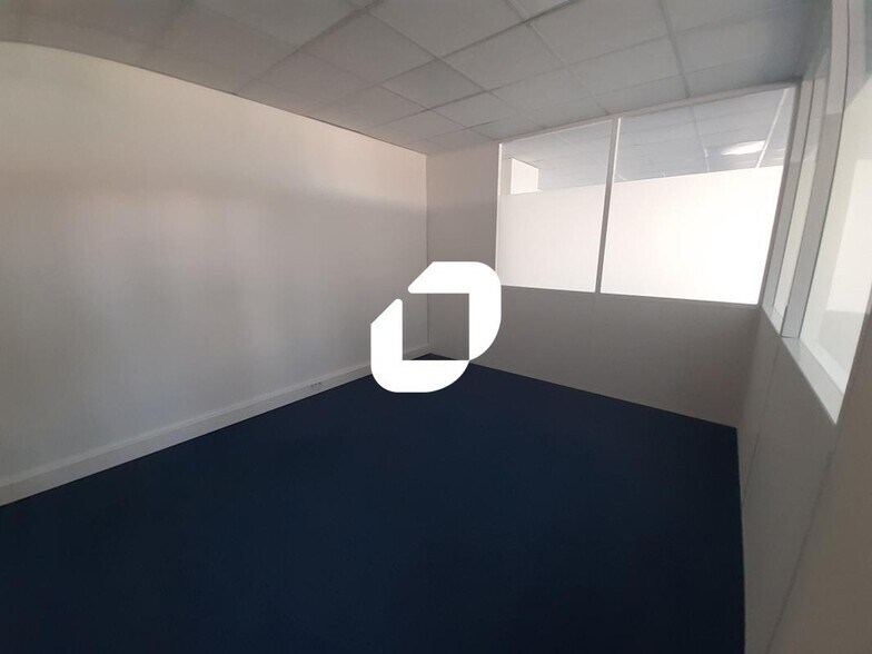Office in Montreuil to rent - Interior Photo - Image 2 of 5
