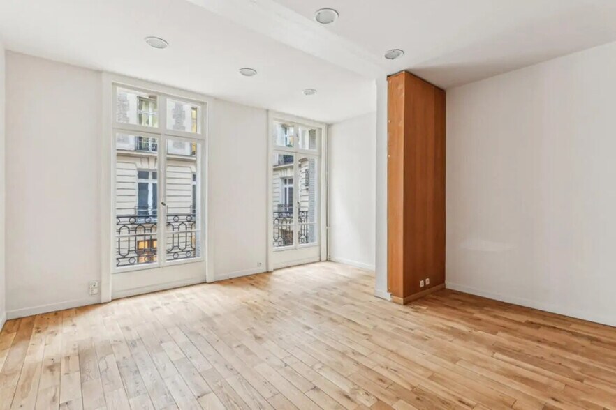 Office in Paris for sale - Interior Photo - Image 3 of 11