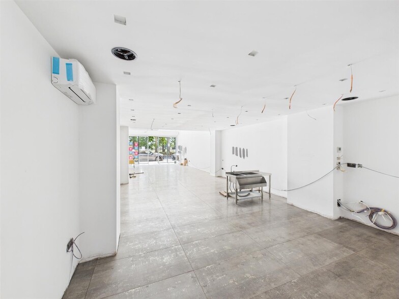 Aldermans Hl, London to rent - Interior Photo - Image 2 of 2