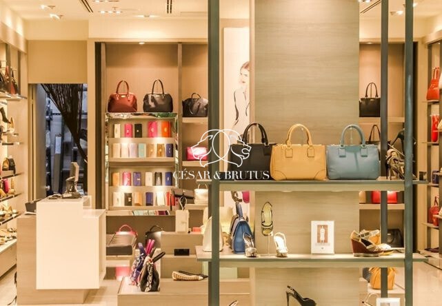 Retail in Lyon to rent - Building Photo - Image 1 of 1