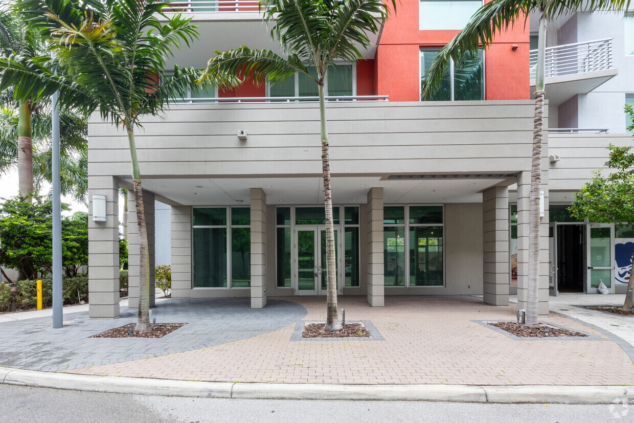 7671 NW 107th Ave, Doral, FL to rent Building Photo- Image 1 of 2