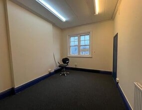 122-124 High St, Slough to rent Interior Photo- Image 1 of 1