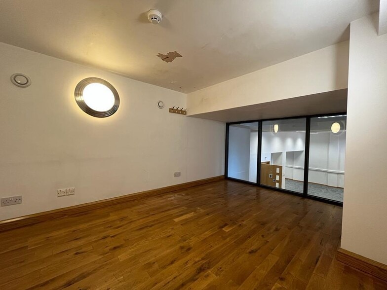 52 Granby Row, Manchester to rent - Interior Photo - Image 3 of 11