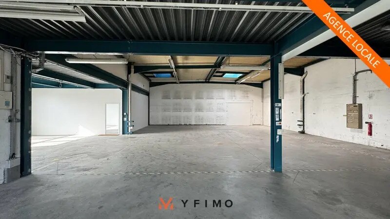 Industrial in Tremblay-en-France to rent - Interior Photo - Image 2 of 7