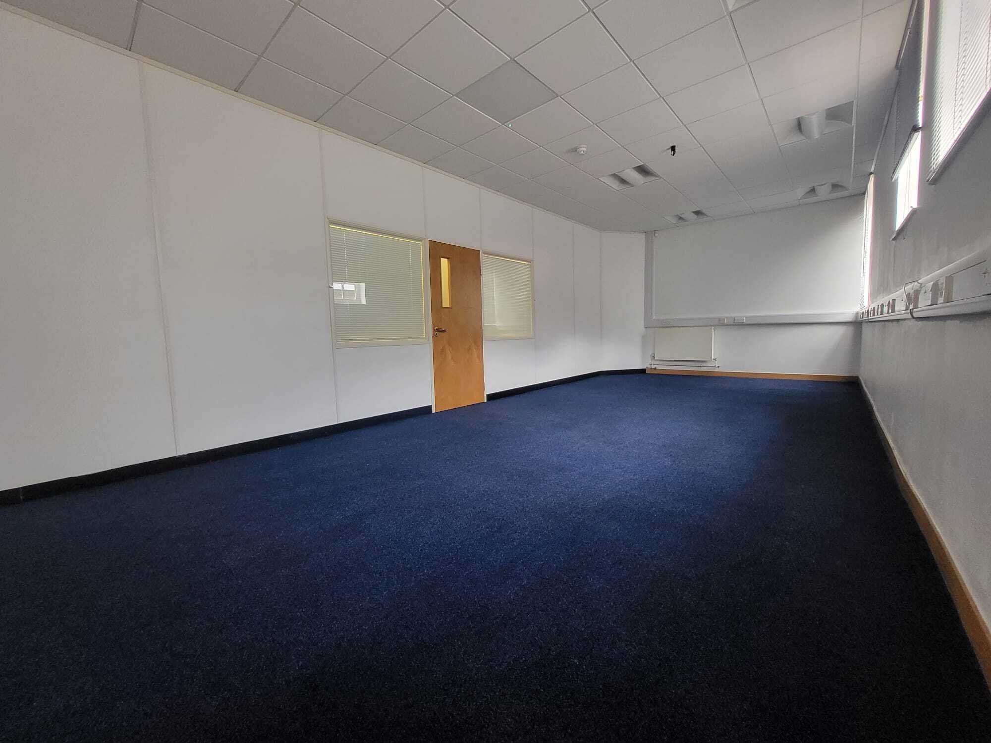 2-4 George St, Grays to rent Interior Photo- Image 1 of 4